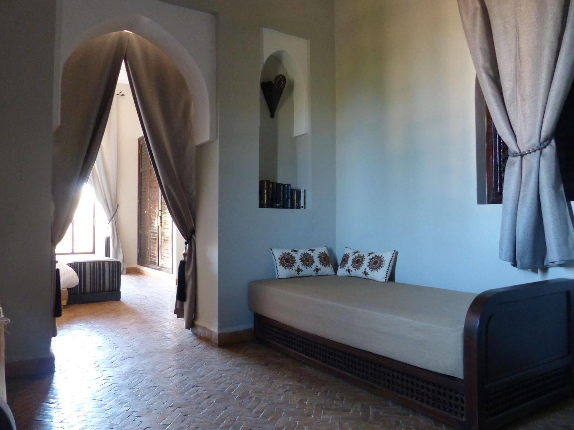 Le Cazar Hotel El Ain ภายนอก รูปภาพ